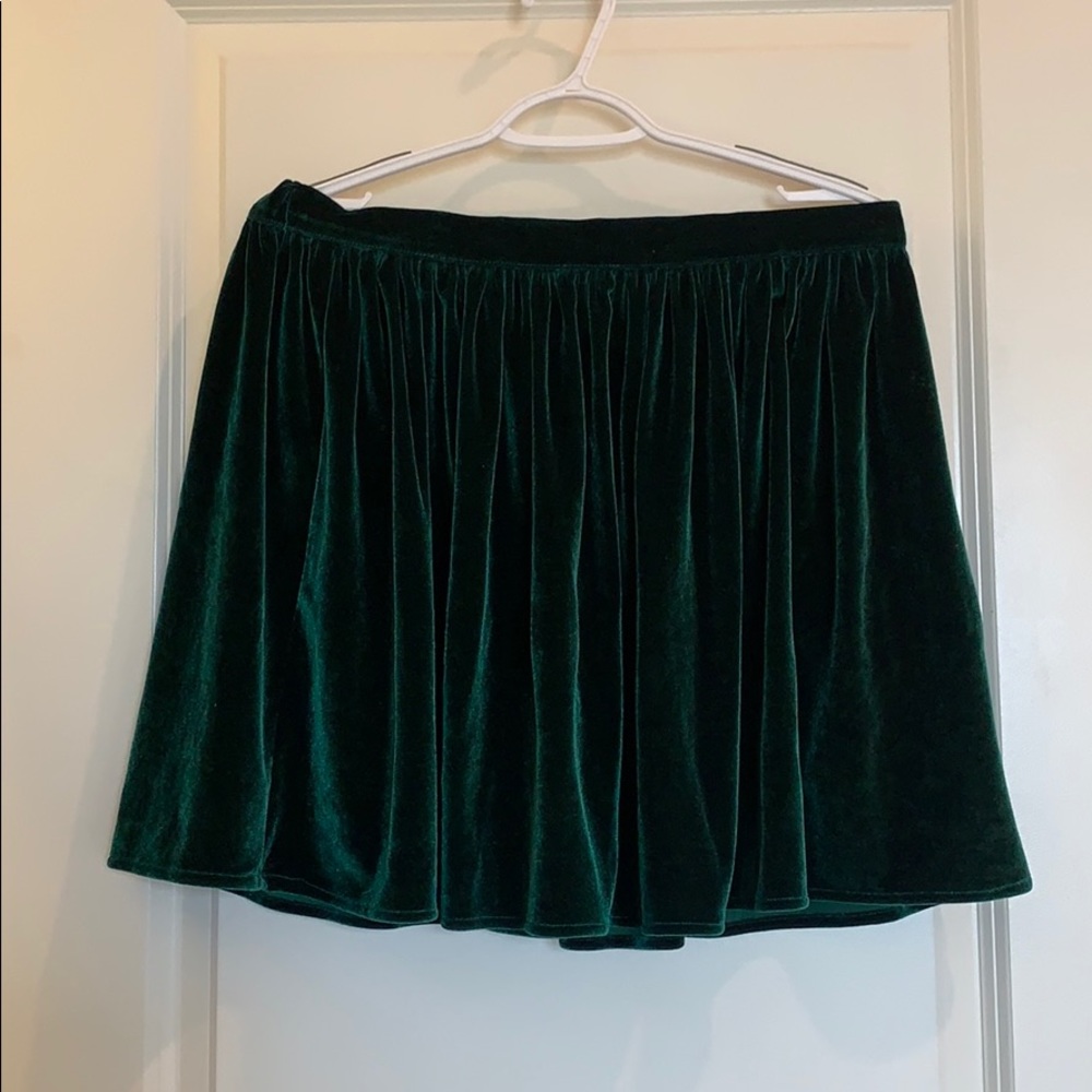 Emerald green side zipper velvet mini skirt